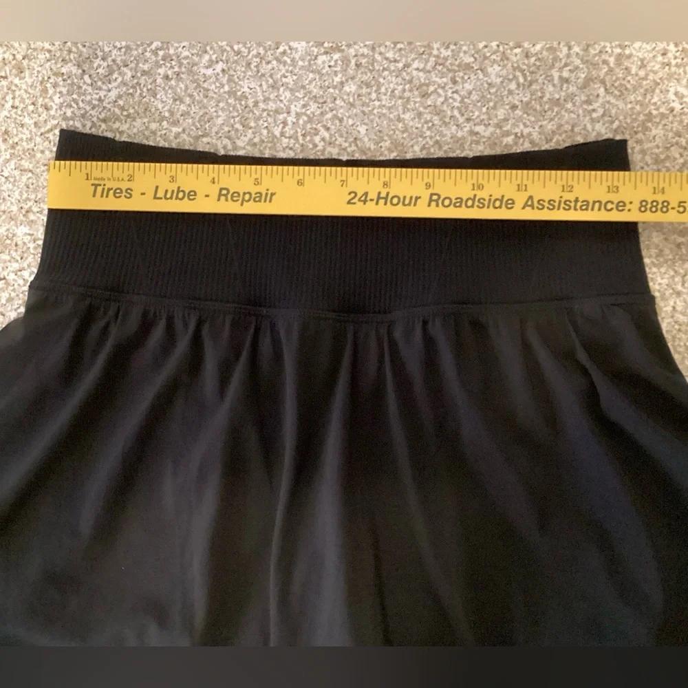 Offline by aerie Black Flowy Skort Medium - Picture 6 of 10